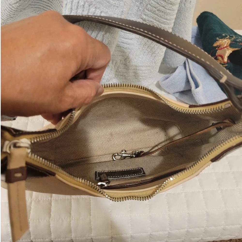 VTG Dooney & Bourke All Weather Pebbled Leather Cream Brown Hobo Shoulder Bag